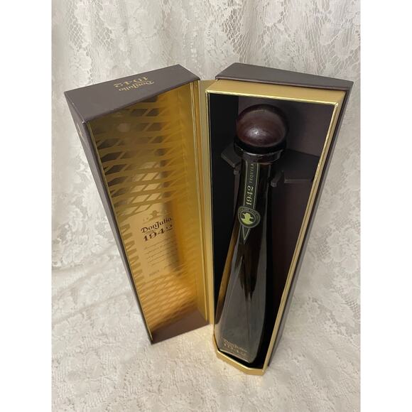 Empty Don Julio 1942 Tequila local Anejo Bottle 750ml with Box & Top (Empty) - Picture 12 of 12